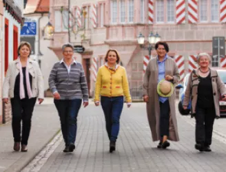 Gästeführerinnen (© Archiv Tourismusverein SÜW Bad Bergzabern e.V.)