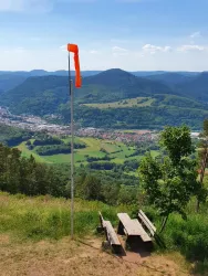 Picknickplatz Hohenberg 3 (© Verein SÜW Annweiler e.V.)