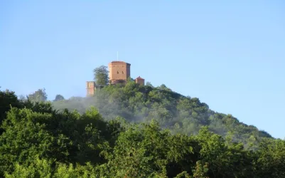 Trifels, Sonnenaufgang im Spätsommer