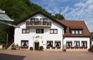 Außenansicht 2 (© Landhotel Berg)