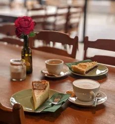 Kaffee & Kuchen (© Weinland Königsbach-Neustadt GmbH)