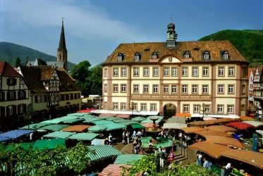 Marktplatz - historisches Zentrum (© Rolf Schädler)