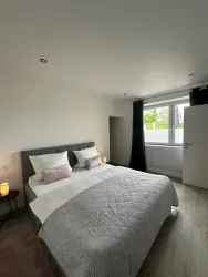 Schlafzimmer mit Tageslicht