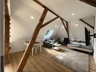 Wohnzimmer mit altem Fachwerk