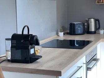 Küche mit Kaffeemaschine