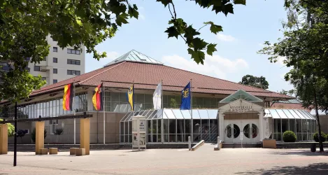 Stadthalle außen (© B.Hoff)