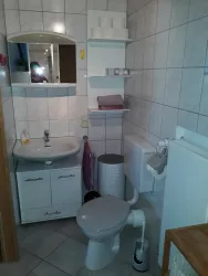 Dusche Waschplatz (© Ferienwohnung Hohenberg)