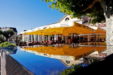 Terrasse im Kurpark (© Kurpark-Hotel Bad Dürkheim und Melanie Hubach)