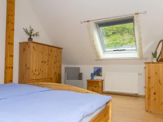 Schlafzimmer mit Doppelbett