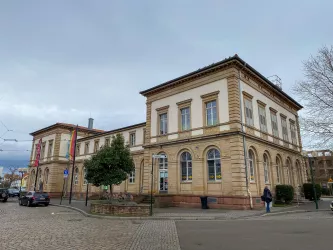 Bahnhof Bad Dürkheim von vorne (© Stadtverwaltung Bad Dürkheim)