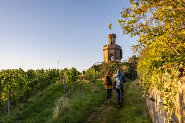 Der neugotische Turm ist bei Wanderern beliebt