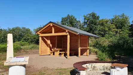 Schutzhütte neben der Kaiserallee