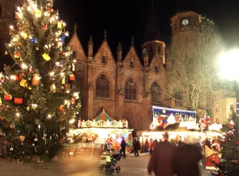 Weihnachtsmarkt auf dem Stiftsplatz (© Stadt Kaiserslautern)