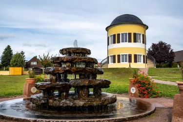 Pavillion mit Springbrunnen