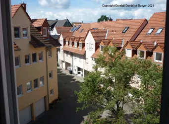 Ausblick in den verkehrsfreien Maulbronner Hof.