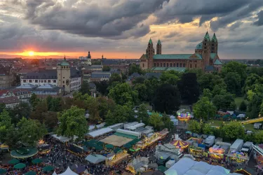 Frühjahrsmesse Überblick Festplatz (© Adobe Stock)