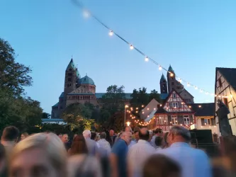 Blick zum Dom (© Tourist-Information Speyer - Steffi Braun)