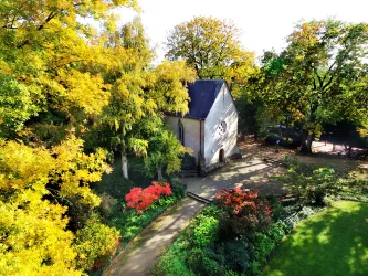 Gotische Kapelle im Adenauer Park (© Klaus Landry)