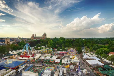 Herbstmesse Festplatz (© AdobeStock)