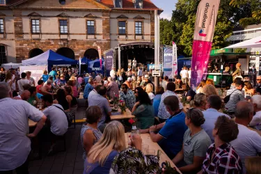 Gute Musik und fröhliches Beisammensein (© Joshua Mack für Büro für Tourismus Landau)