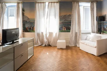 Wohnbereich mit eingefahrenem Klappsessel