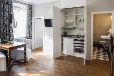 Überblick Bad/Essbereich/Schlafzimmereingang