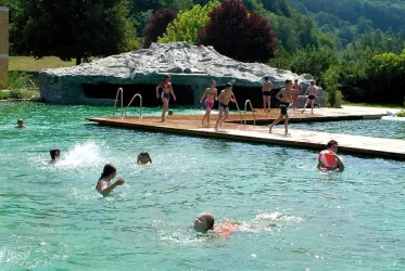 Nichschwimmerbereich mit Grotte (© Gross/ Rockenhausen)