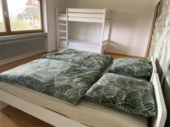 Dschungel-/Kinderzimmer mit Doppel- und Etagenbett