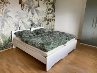 Dschungel-/Kinderzimmer mit Doppel- und Etagenbett