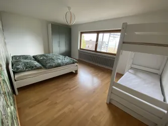 Dschungel-/Kinderzimmer mit Doppel- und Etagenbett