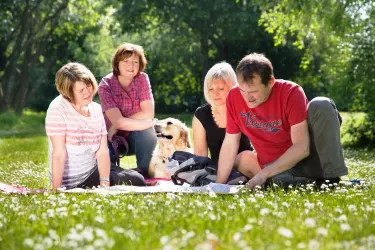 Picknick am Stadtweiher (© Horst Schulz)