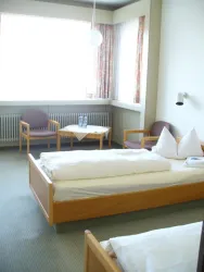 Zweibettzimmer Haus B (2) (© Archiv: Maria Rosenberg)