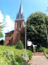 ev. Kirche Dernbach (© Verein Südliche Weinstrasse Annweiler am Trifels)