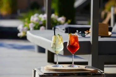 Cooler Drink im Garten