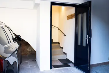 Wohnungseingang (© Dimitri und Katharine Nazarenus)