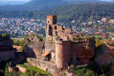 Burgenmassiv Alt-Dahn Dahner Felsenland - 2 (© Kurt Groß)