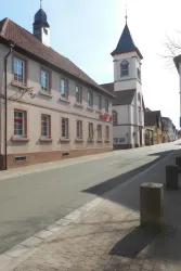 ev Kirche und Sparkasse Ingenheim