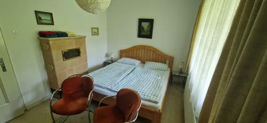 Schlafzimmer 1