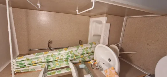 Bad mit Sitzbadewanne