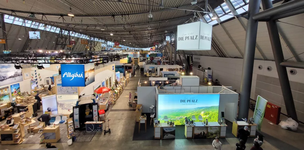 Halle 6 Pfalz Stand von oben bei der CMT Messe 2025