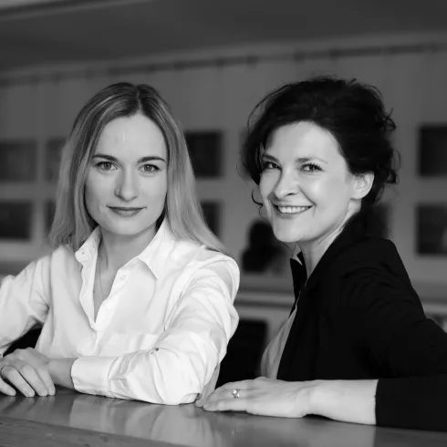 Pianistinnen Anna Anstett und Sandra Urba. (© Tobie Bastian)