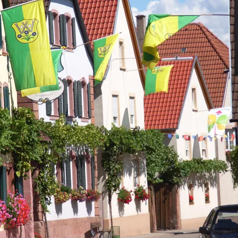 Landaus Weindorf Wollmesheim feiert