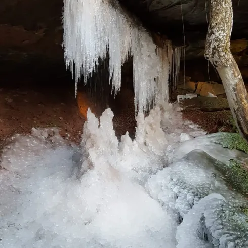 Eiszapfen Hexenklamm (© Stadtverwaltung Pirmasens, Patrick Brackmann) Eiszapfen Hexenklamm